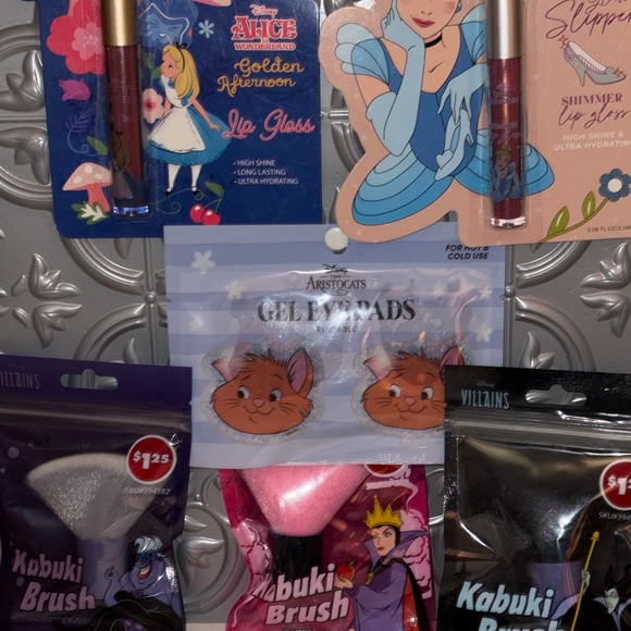 6Pc Disney Princess & Villain Makeup Lot: Cinderella, Alice, Ursula, Maleficient - Picture 4 of 4